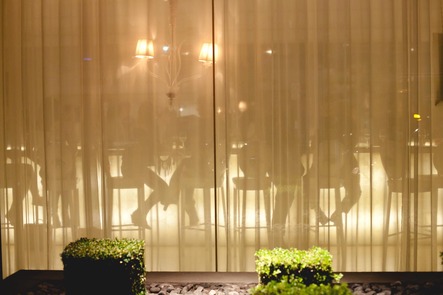 Sanderson Londra Exterior foto The memorial at night