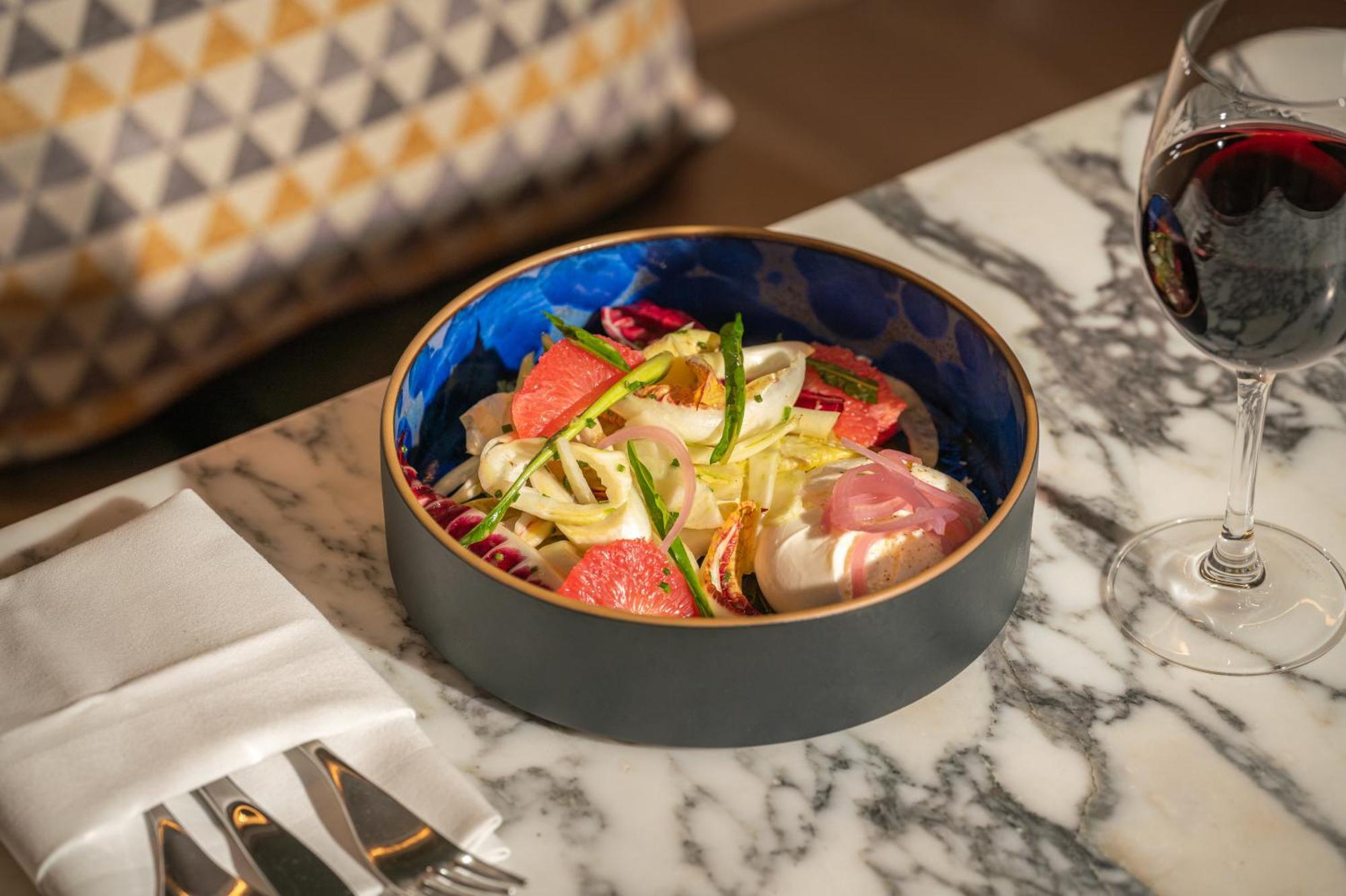 Sanderson Londra Exterior foto A salad at the restaurant