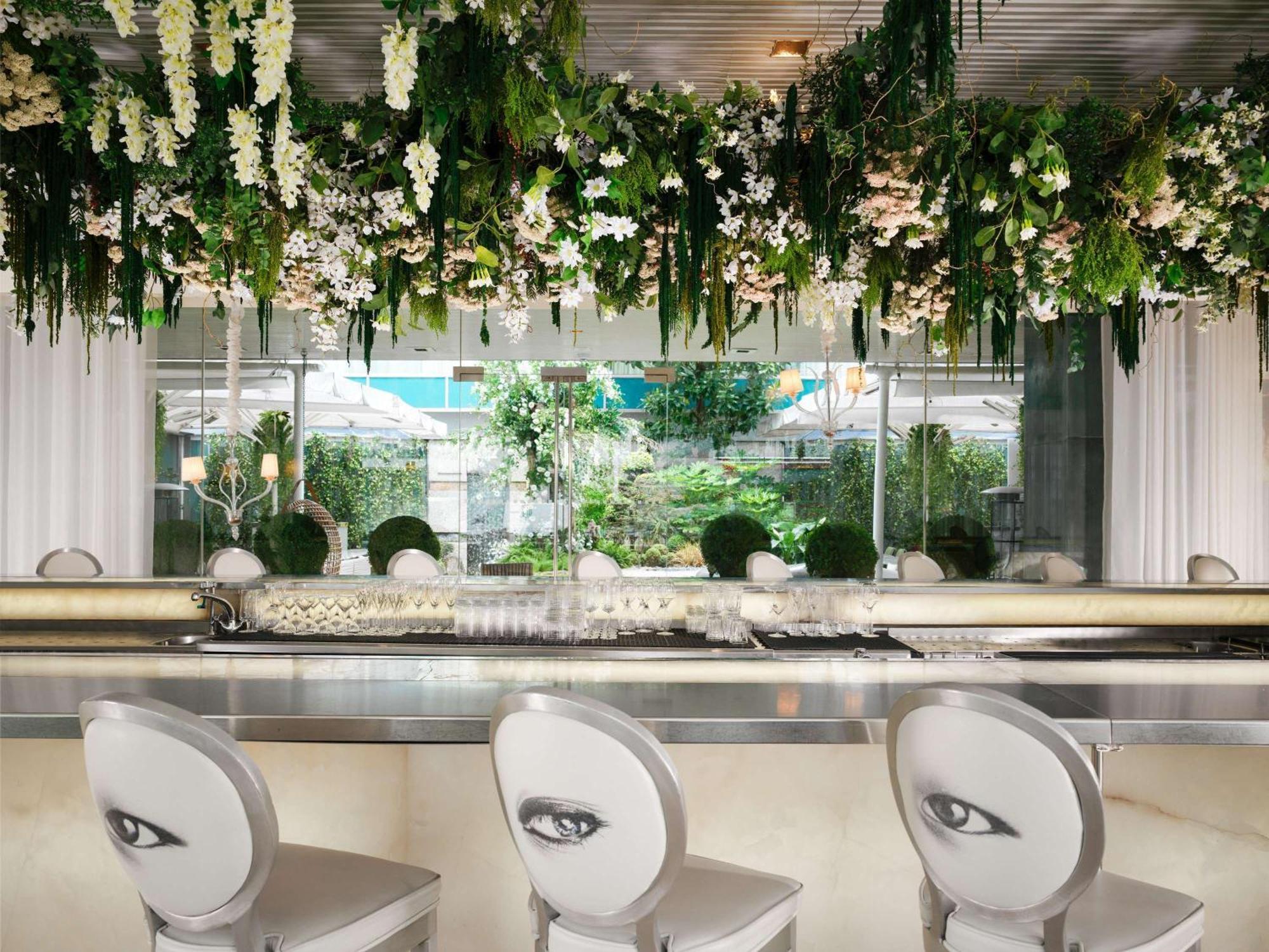 Sanderson Londra Exterior foto The bar at the St. Regis