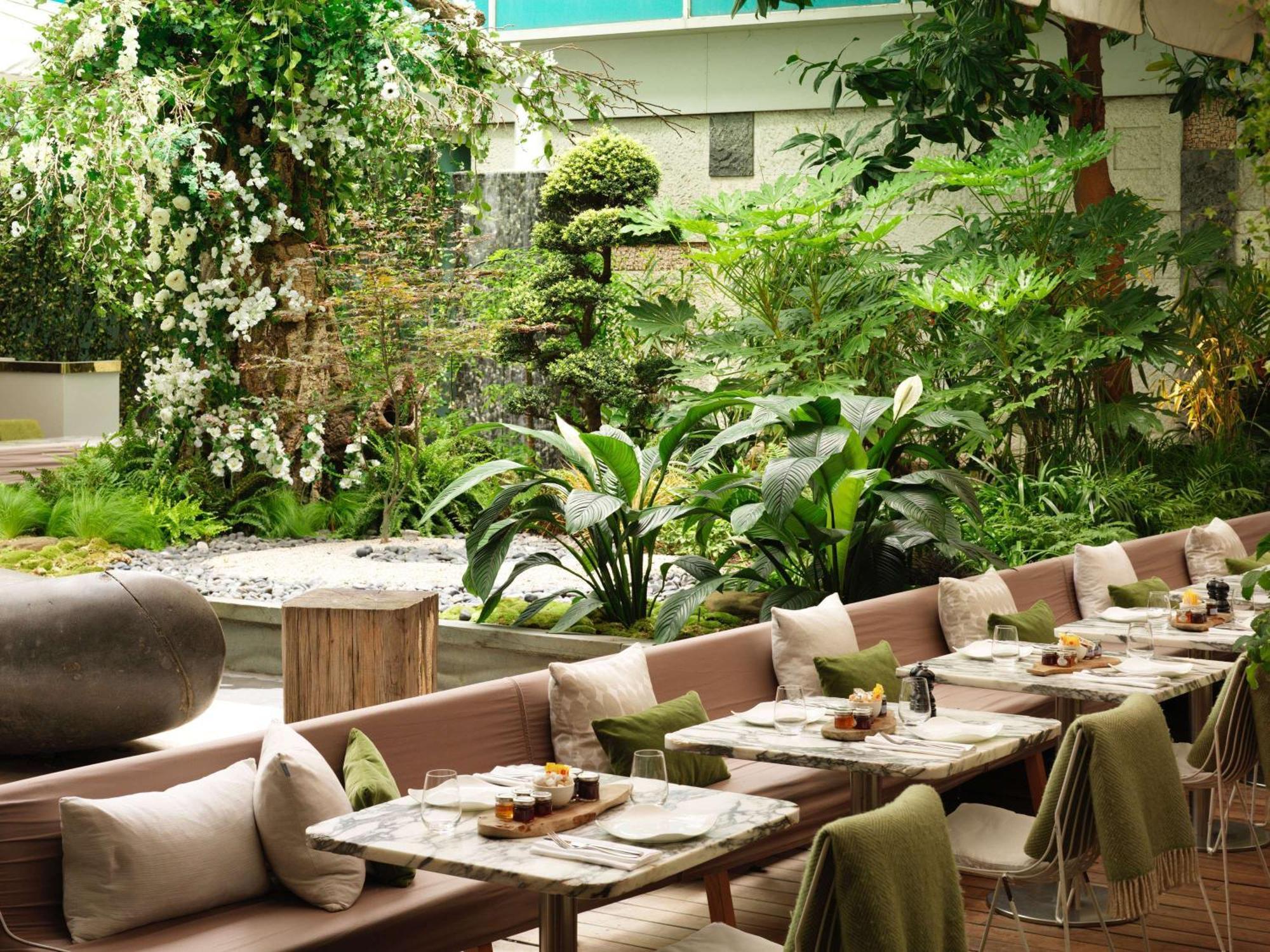 Sanderson Londra Exterior foto The Garden Grill